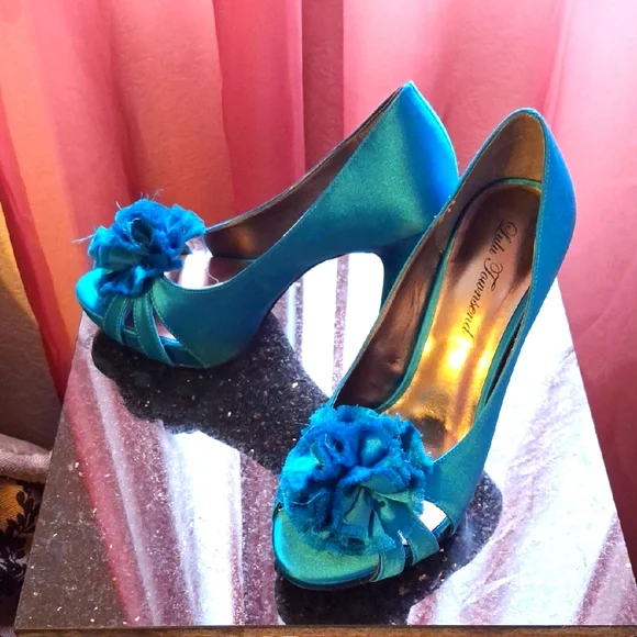 Lulu Townsend Turquoise Flower Heels - Picture 2 of 8